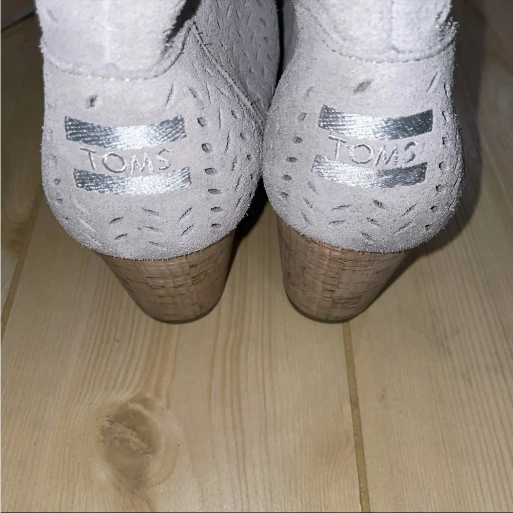 TOMS Women's Light Gray‎ Perforated Wedges NWT Sz.12